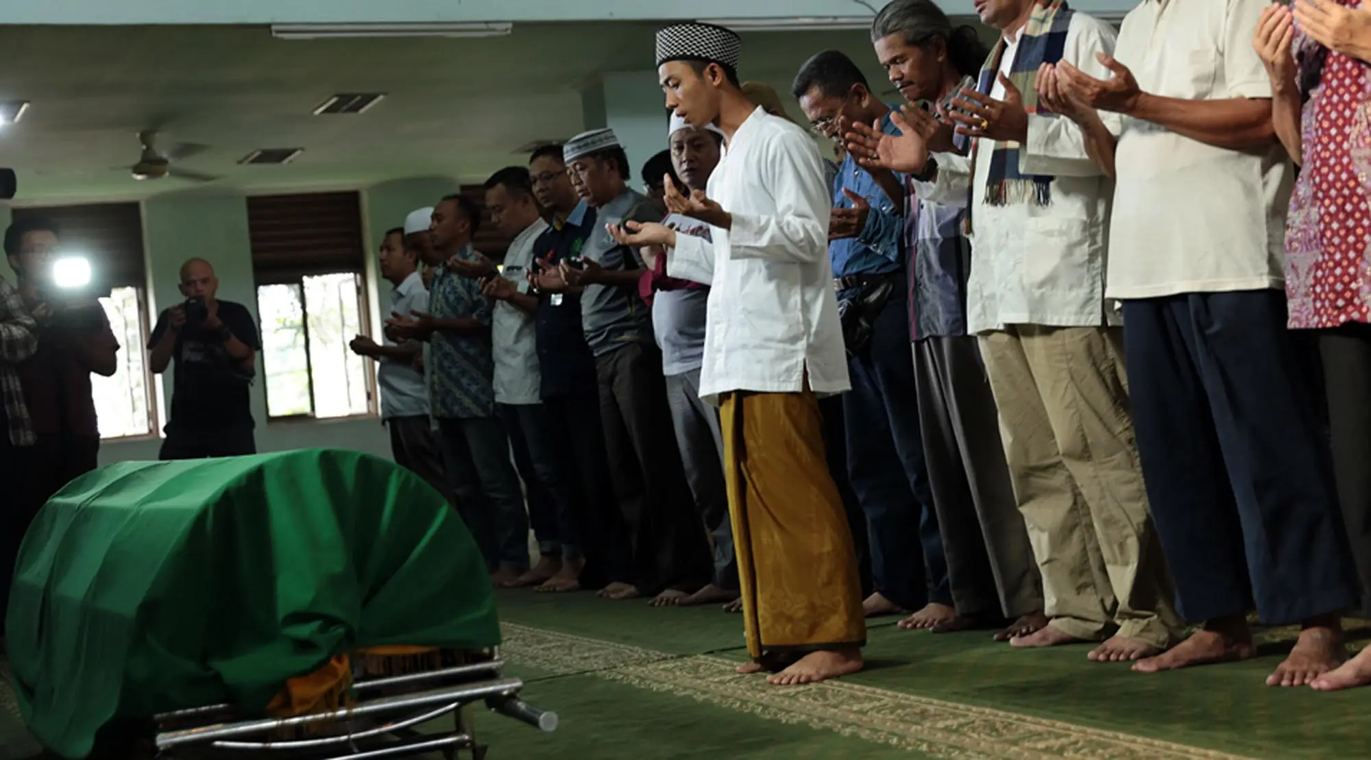 Yana Zein pun akhirnya dimakamkan di TPM Bulak Lebar, Cinere, Depok, Jawa Barat sekitar pukul 16.37 WIB. (Deki Prayoga/Bintang.com)