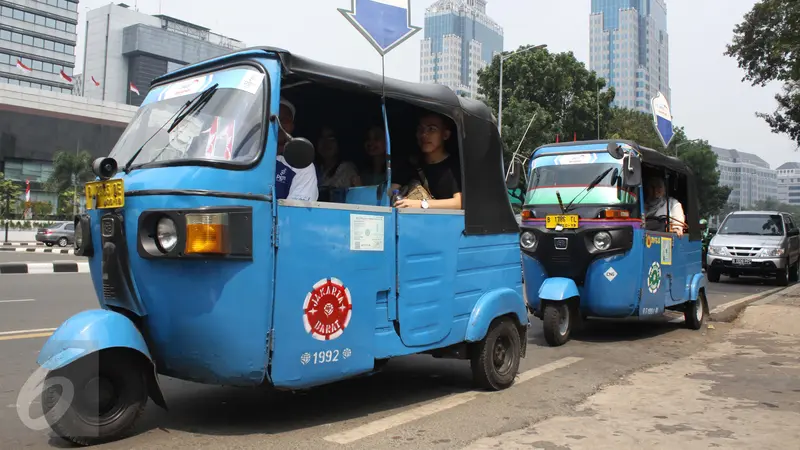 20150815-PT PGN Gratiskan Warga Jakarta Naik Bajaj Gas di HUT RI ke-70-Jakarta