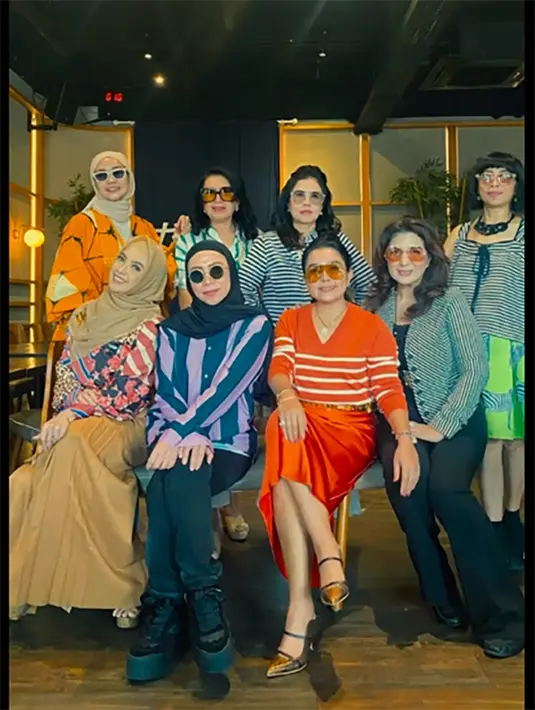 Yang hadir pada momen tersebut, ada penyanyi Mayangsari, Melly Goeslaw, Inggris Kansil, Ussy Sulistiawaty, Hana Hasanah Shahab Fadel, dll. [Instagram/melly_goeslaw]