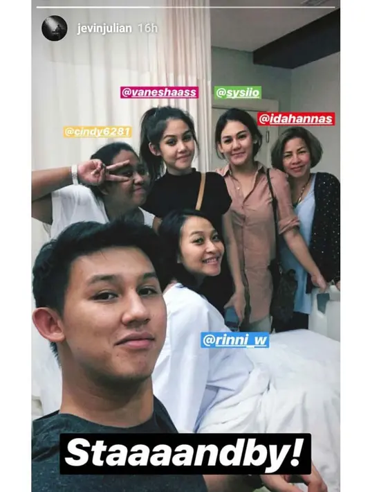 Selain Jevin, Rinny pun ditemani beberapa anggota keluarga Jevin lainnya. Di antaranya ada Vanesha Prescilla dan Sisy Priscillia, yang merupakan adik dan kakak dari Jevin Julian. (Instagram)