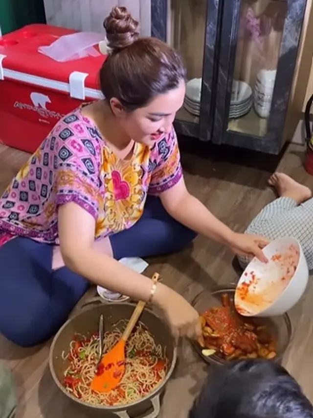 Ashanty membuat makanan Thailand (Instagram/ashanty_ash)