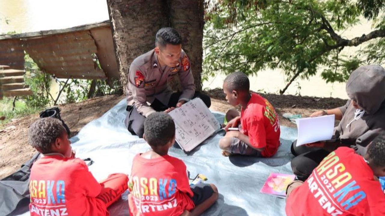 Kasatgas Humas Operasi Rasaka Cartenz 2023, Kombes Pol Ignatius Benny Ady Prabowo menjelaskan program Si-Ipar terus digencarkan untuk memotivasi dan semangat anak-anak di wilayah Papua.<br>