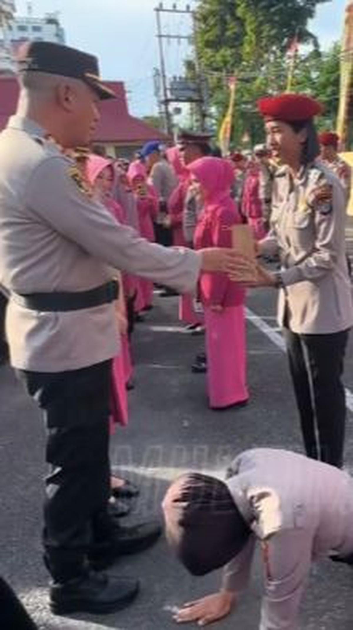 Belum Menikah karena Ikut Komandan<br>