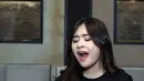 Menjadi salah satu pengisi dalam acara yang dihelat setiap tahun itu, Prilly menyambut sangat antusias. Terlebih ia diduetkan dengan artis senior, Paramitha Rusadi. (Nurwahyunan/Bintang.com)