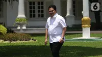 Mantan Ketua TKN Jokowi-Ma'ruf pada Pilpres 2019 Erick Thohir tiba di Kompleks Istana, Jakarta, Senin (21/10/2109). Kedatangan Erick Thohir berlangsung jelang pengumuman menteri Kabinet Kerja Jilid II oleh Presiden Joko Widodo atau Jokowi. (Liputan6.com/Angga Yuniar)