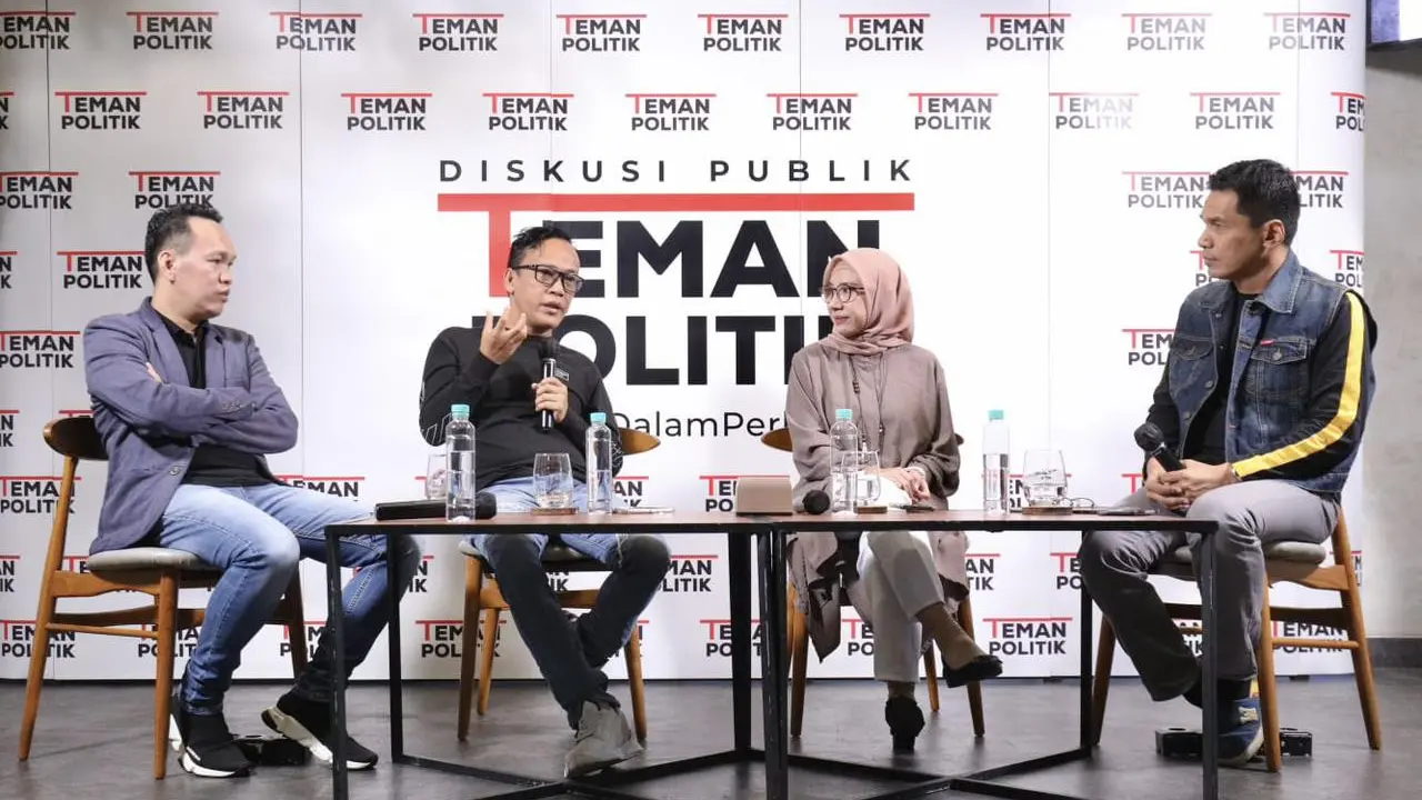 Ketua Ganjar Pranowo (GP) Mania Immanuel Ebenezer (tengah) saat menghadiri acara diskusi teman politik. (istimewa)