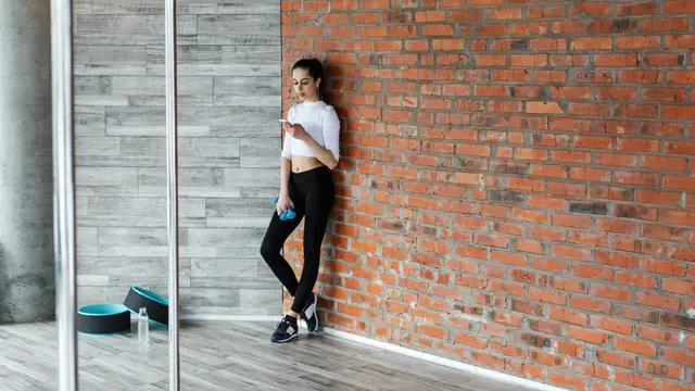 Wall Pilates Dapat Dilakukan dengan Posisi yang Tepat