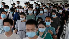 Orang-orang bepergian di kereta bawah tanah selama jam sibuk di Beijing pada Rabu (4/8/2021). China mendeteksi infeksi corona tertinggi dalam 6 bulan belakangan setelah menggelar tes Covid-19 massal pada Rabu (4/8). (Noel Celis / AFP)