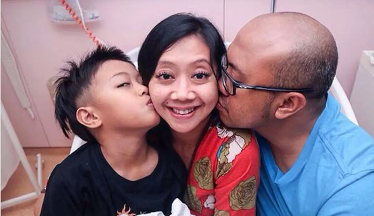 Anak kedua Asri Welas lahir pada 12 April 2017. Bayi mungil berjenis kelamin laki-laki itu yang diberinama Rayyan Gibran Ridharaharja itu lahir dengan berat 3 kilogram, dan panjang 47 sentimeter. (Instagram/galiech_r)