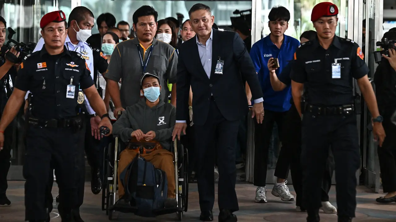 Penerbangan Pertama Warga Thailand Tiba di Bangkok