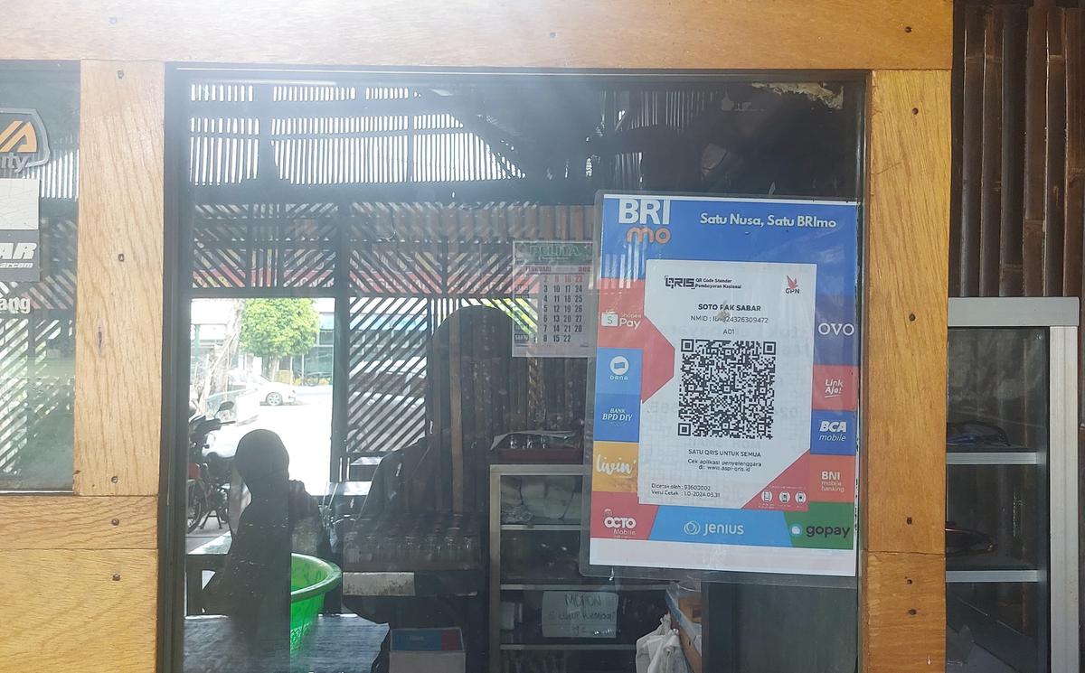 Menikmati Soto Daging Pak Sabar yang Legendaris Sejak 1984, Tetap Eksis dengan Sentuhan Digital QRIS BRI