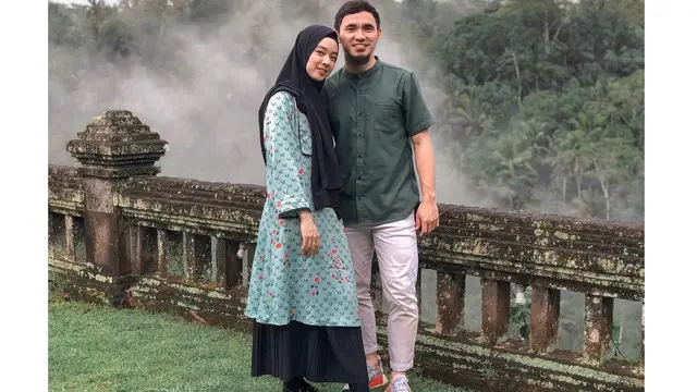 Potret mesra Lindswell Kwok dan Achmad Hulaefi