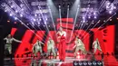 Aksi Agnez Mo saat tampil dalam malam puncak HUT ke-28 SCTV di ICE BSD, Tangerang, Banten, Jumat (24/8). Tema yang diusung dalam Hut ke-28 SCTV adalah The Greatest Celebration. (Liputan6.com/Faizal Fanani)