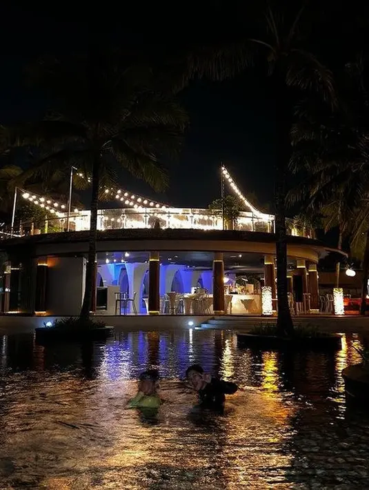 Selain Bali, keluarga Lee Bum Soo juga punya rumah di Seoul. Sang aktor saat ini masih tinggal di sana demi pekerjaan. [Instagram.com/yoonj.lee]