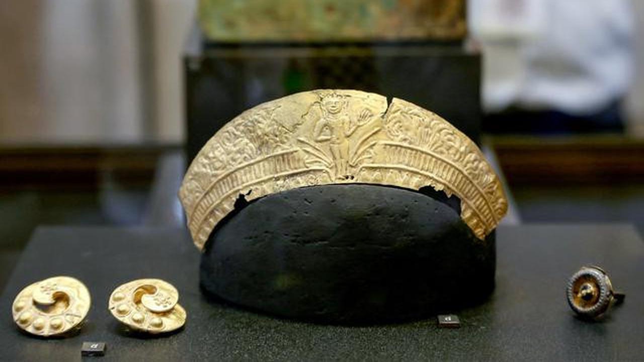 Mahkota Emas Senilai Rp4,7 Miliar Rusak di Pameran Seni Beijing