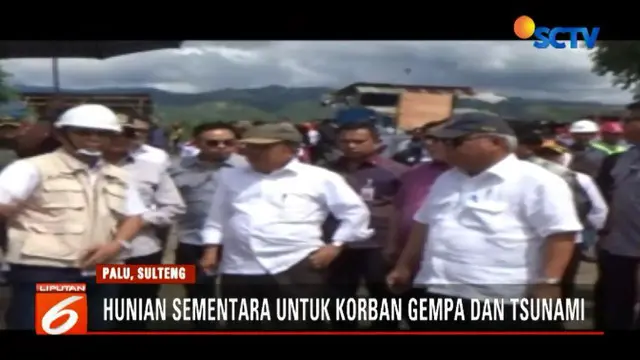 Tidak hanya ruangan tempat tidur, Wapres Jusuf Kalla juga memeriksa fasilitas yang ada di huntara.