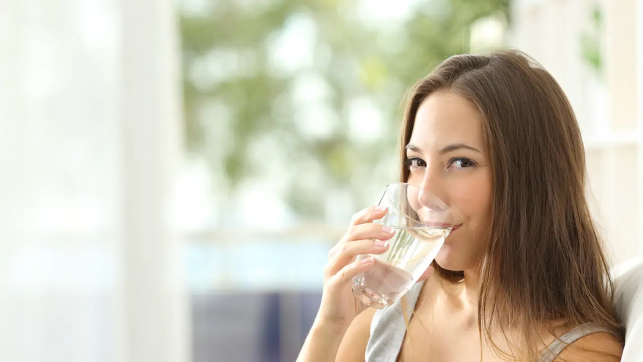 Redam Cuaca Terik dengan Minuman Dingin (Antonio-Guillem/Shutterstock)