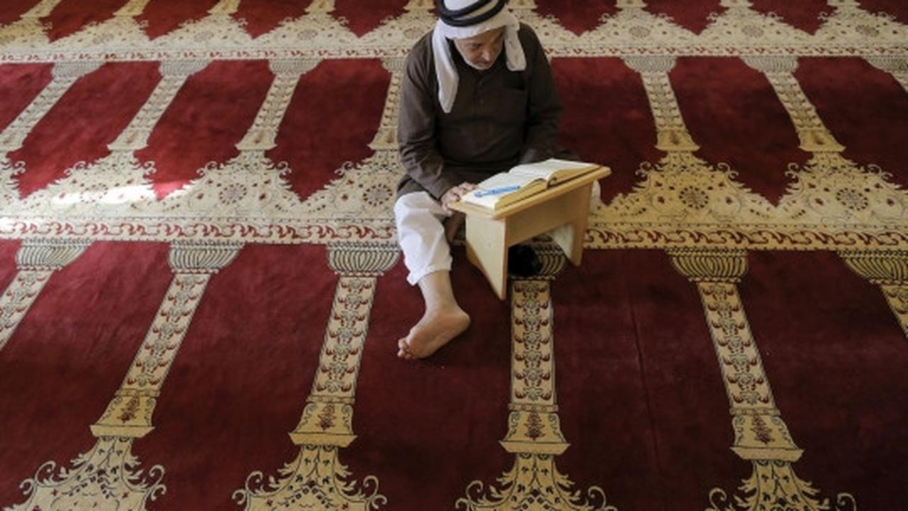 Melantunkan ayat suci Alquran di Masjid Al Aqsa