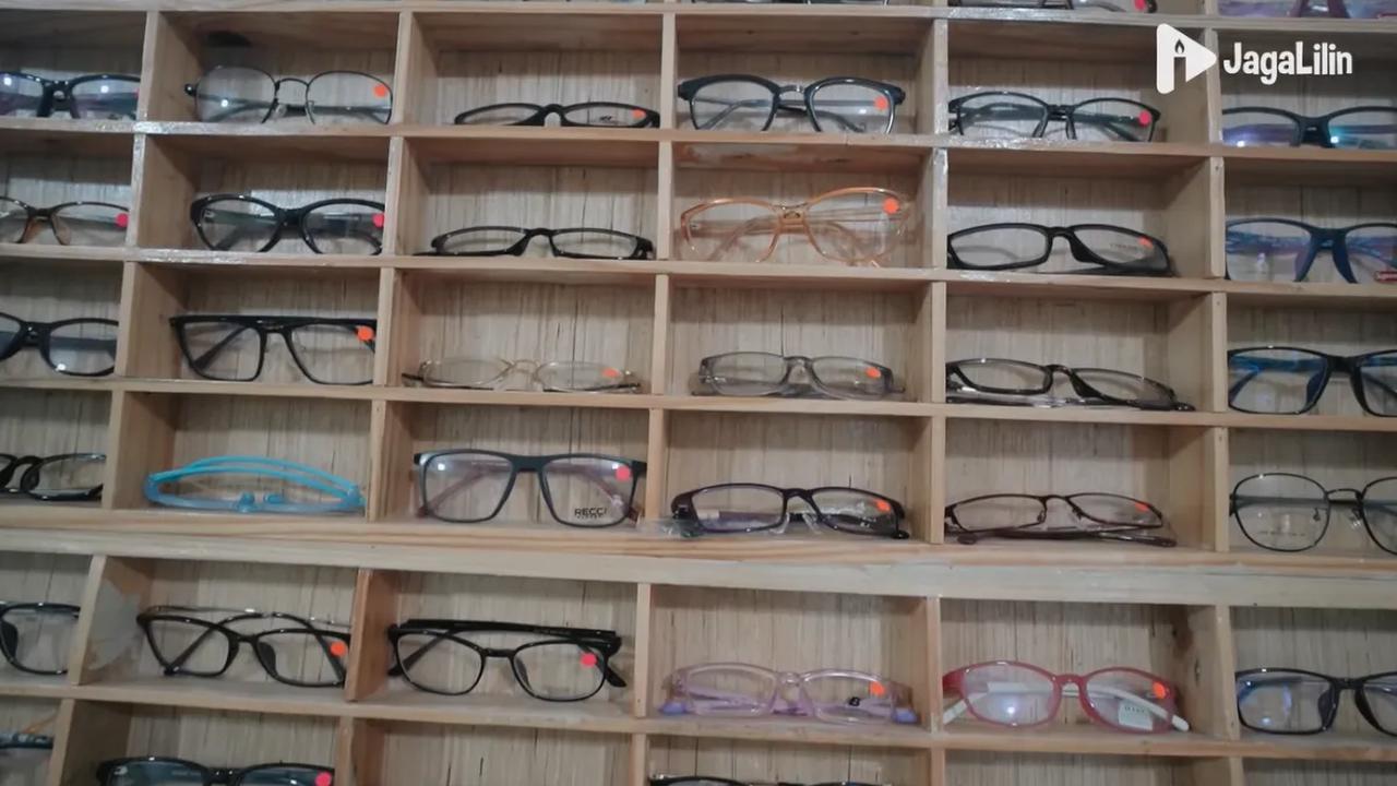 Bertekad punya optik