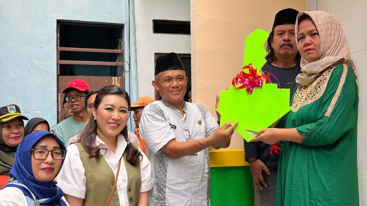 Anggota DPRD DKI Jakarta, Hilda Kusuma Dewi, hadir meresmikan rumah hasil bedah BAZNAS BAZIS DKI Jakarta (Istimewa)