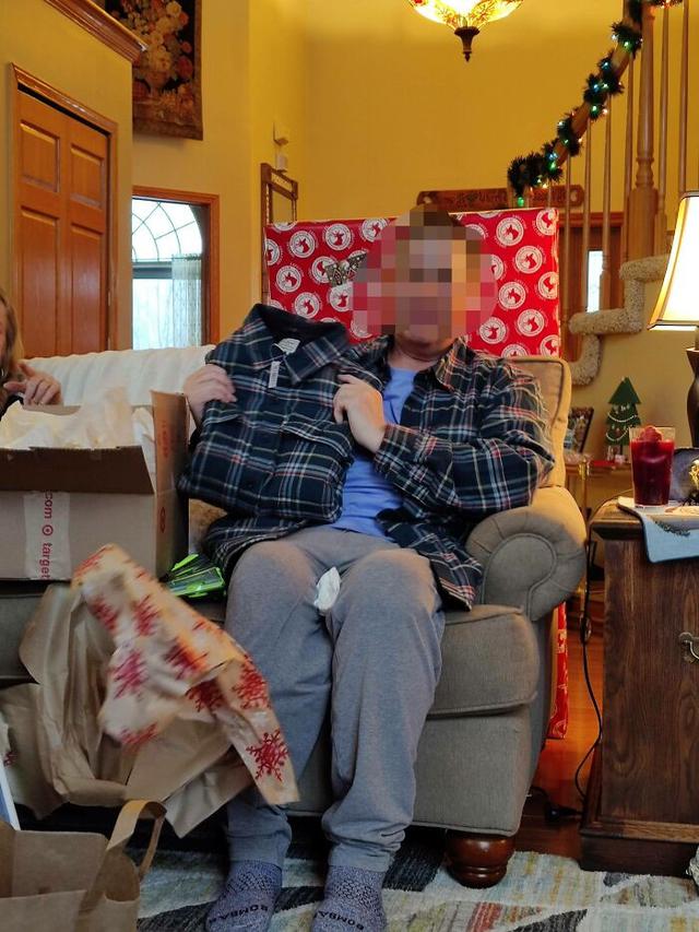 7 Momen Apes di Hari Natal, Dapat Hadiah yang Tidak Diduga