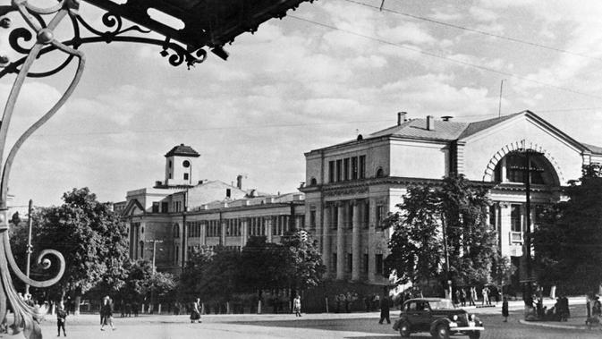 Gambar diambil pada masa Uni Soviet di Akademi Ilmu Pengetahuan Kiev tahun 40-an, ibu kota Ukraina. (AFP)
