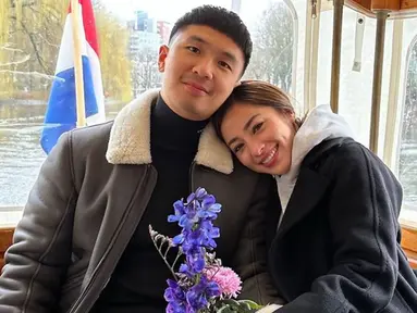Sejak menikah dan menjadi seorang ibu, Nikita Willy lebih banyak menghabiskan waktunya bersama keluarga. Dalam berbagai kesempatan, ia banyak mengabadikan momen bersama saat jalani travelling bareng. (Liputan6.com/IG/@nikitawillyofficial94)