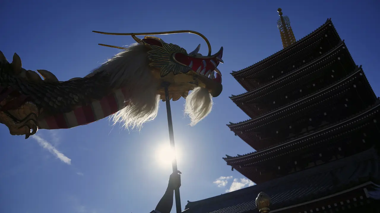 Menyaksikan Tarian Naga Jepang di Kuil Sensoji