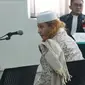 Terdakwa perkara penganiayaan remaja Bahar bin Smith menjalani sidang putusan sela di Gedung Perpustakaan dan Arsip Kota Bandung, Kamis (21/3/2019). (Huyogo Simbolon)