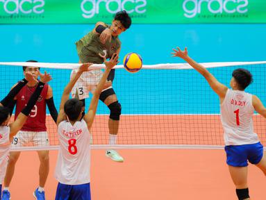 Timnas Bola Voli Putra Indonesia memastikan langkah ke final SEA Games 2025 Thailand 2025 seusai menorehkan kemenangan dramatis atas Vietnam. (Bola.com/Bagaskara Lazuardi)