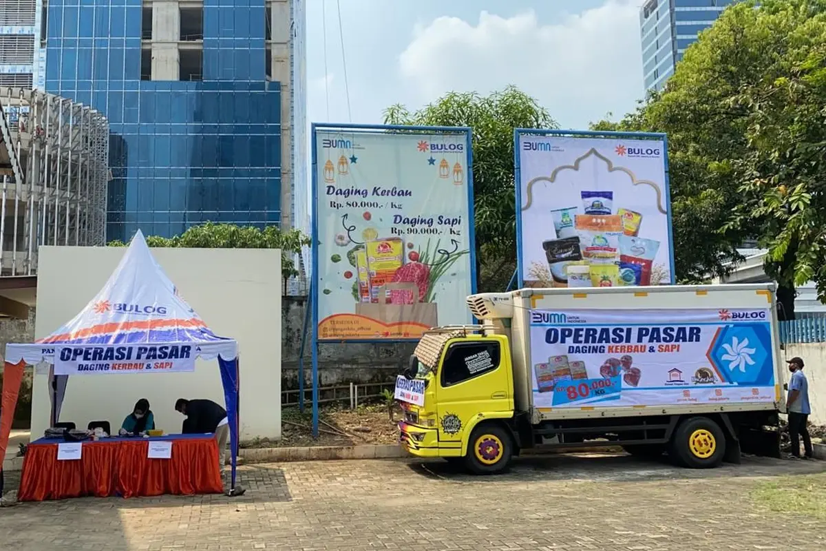 Perum Bulog menggelar Operasi Pasar daging beku di Jakarta guna memastikan ketersediaan pasokan. (Dok Bulog)