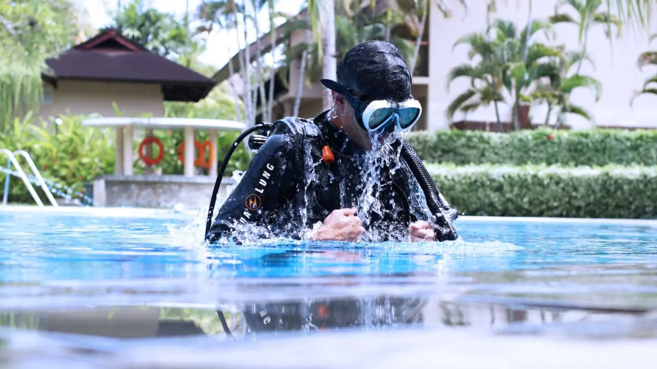 Belajar diving secara cuma-cuma setiap akhir pekan di Grand Luley Manado.