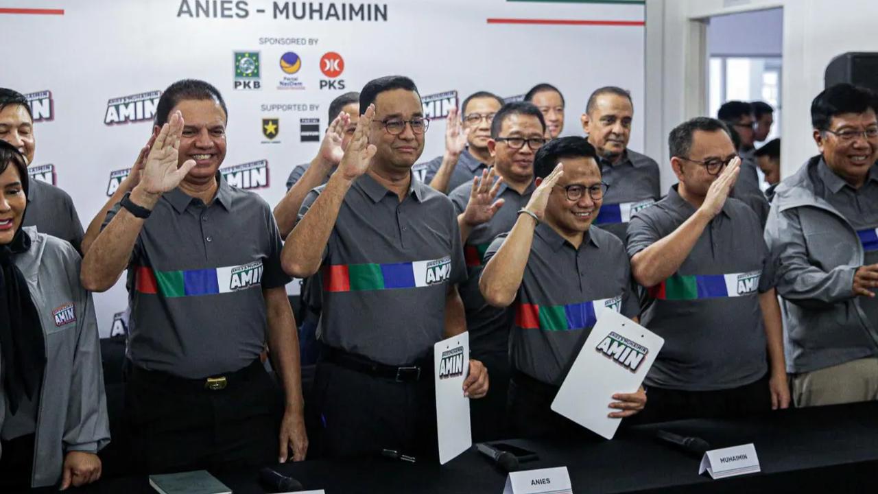 Calon presiden (capres) dan calon wakil presiden (cawapres) dari Koalisi Perubahan, Anies Baswedan dan Muhaimin Iskandar mendeklarasikan susunan Tim Pemenangan Nasional untuk kampanye di Pilpres 2024 di Jakarta, Selasa (14/11/2023).