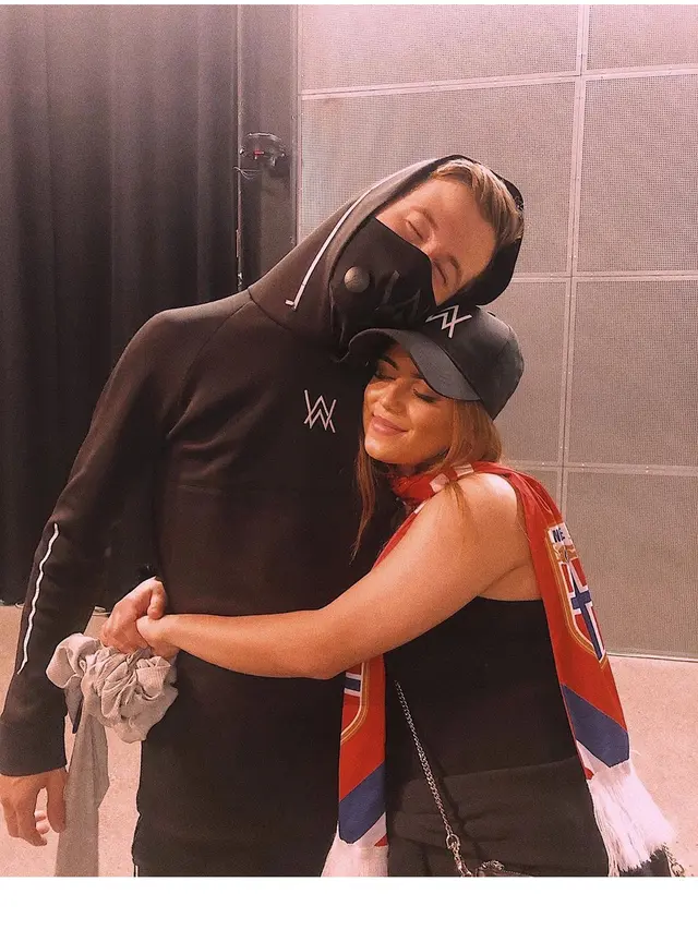 Momen Kebersamaan Alan Walker dan Kekasih yang Selalu Romantis