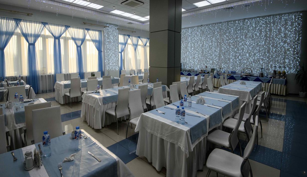 Ruang makan Pusat Olahraga Olimpiade yang dipilih untuk menjadi markas tim nasional sepak bola Panama pada Piala Dunia 2018 di Saransk, Rusia, Kamis (3/5). (Mladen ANTONOV / AFP)