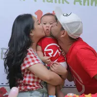 Buah hati pertama pasangan Raffi Ahmad dan Nagita Slavina genap berusia satu tahun. Beberapa kali pasangan Raffi dan Gigi merayakan ulang tahun anak pertamanya. (Andy Masela/Bintang.com)