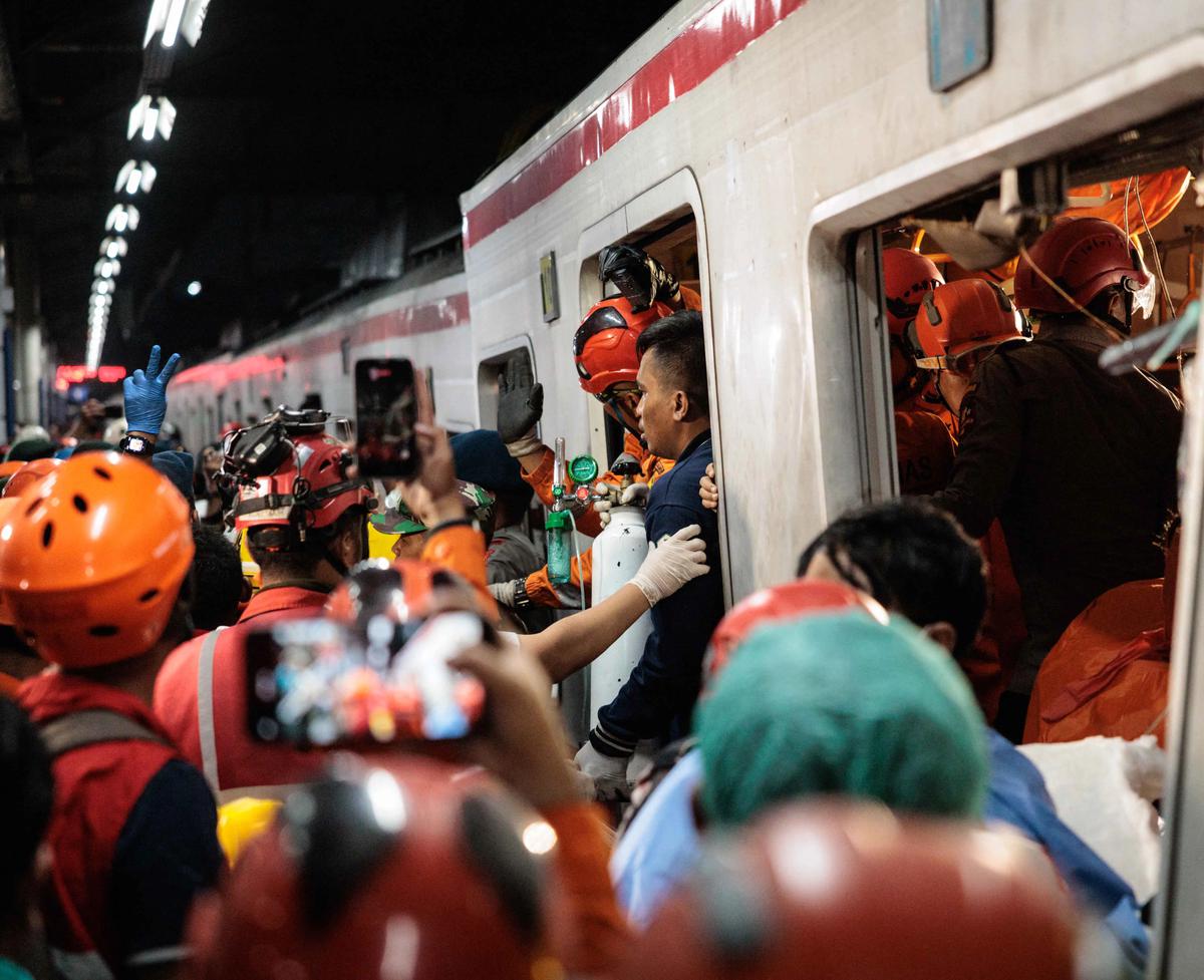 Jumlah Korban Tabrakan Kereta di Stasiun Bekasi Timur Bertambah, 14 Orang Meninggal Dunia dan 84 Lainnya Luka-Luka