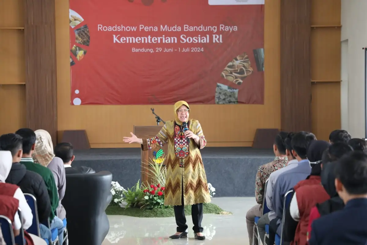 Menteri Sosial Tri Rismaharini