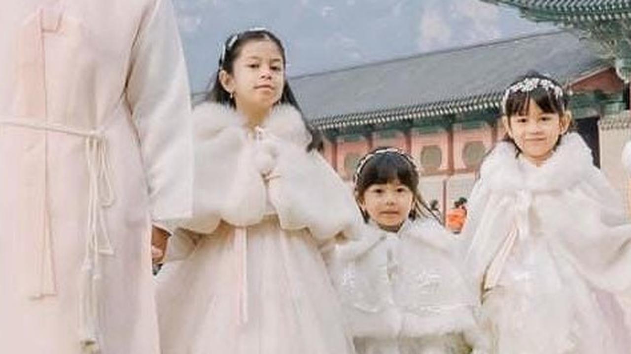Potret 3 Putri Cantik Surya Insomnia Liburan di Korea Selatan, Kompak Pakai Hanbok Bak Princess