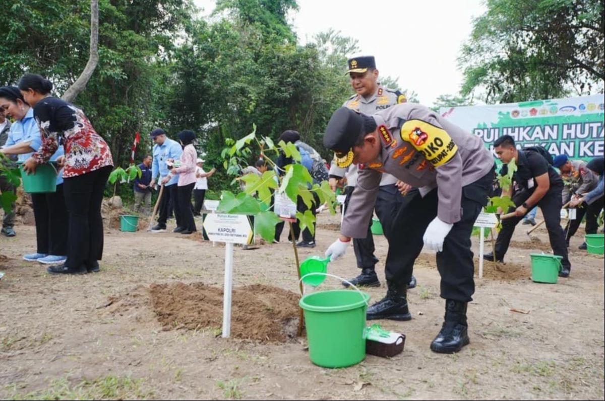 FOTO: Kapolri dan Ketua Komisi IV DPR Tinjau Pemulihan Tesso Nilo untuk Konservasi Gajah