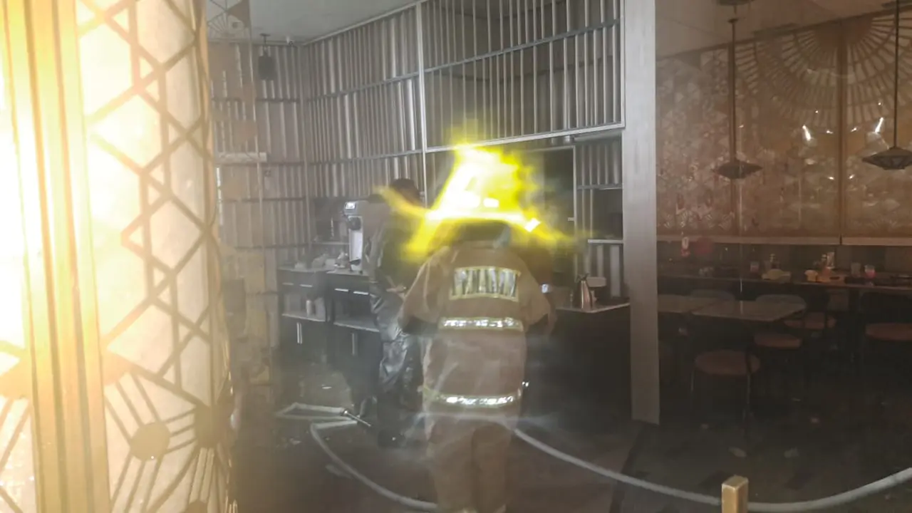 Kebakaran di lantai 2 gedung Mall AEON Tanjung Barat, Jagakarsa, Jakarta Selatan.