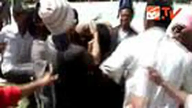 Mau Segel Kampus, Mahasiswa Bentrok