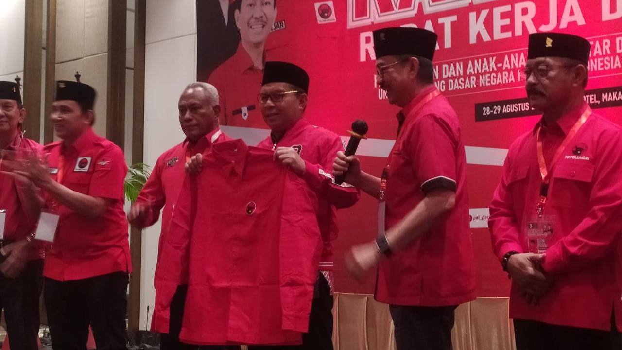 "Jangan seperti sotong maju mundur, nyebrang. Sementara kita butuh kader partai yang punya karakter dan ideologis," sebutnya.