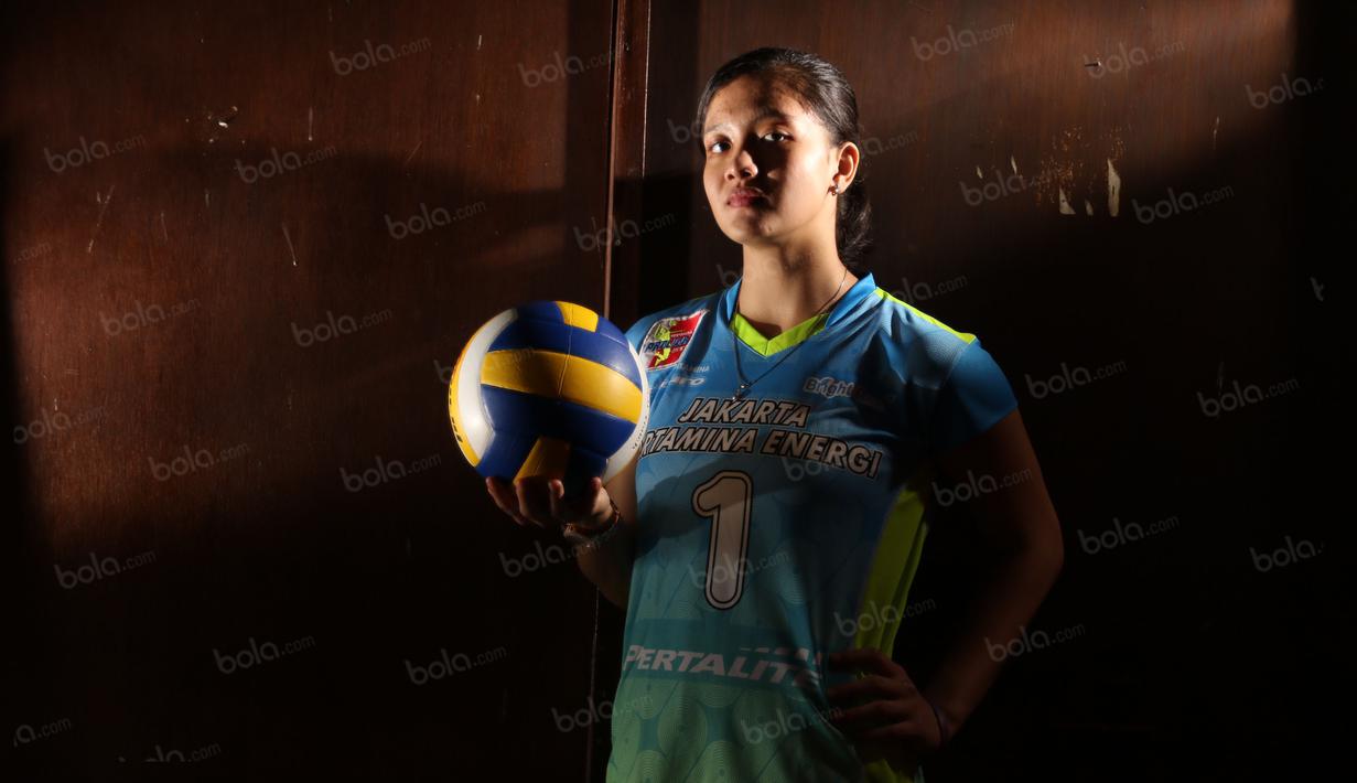 Sebelum memperkuat Jakarta Pertamina Energi, Mutiara bergabung bersama klub Jakarta Electric PLN. (Bola.com/Nicklas Hanoatubun)