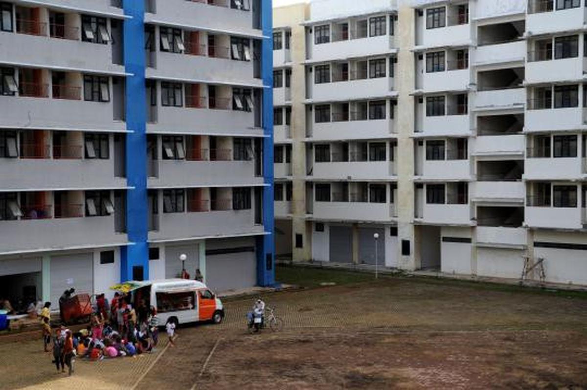 Aktivitas warga korban banjir di Rusun Marunda