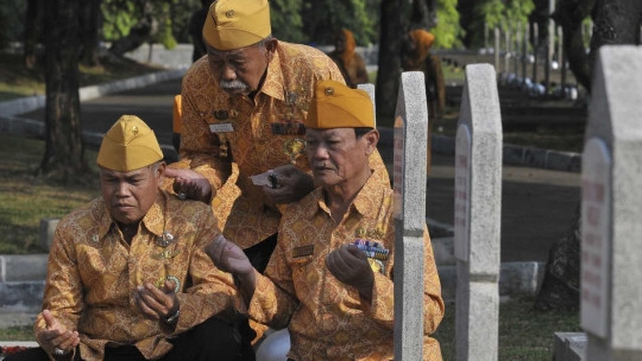 Sambut Hari Veteran, ratusan mantan pejuang ziarah di TMP Kalibata