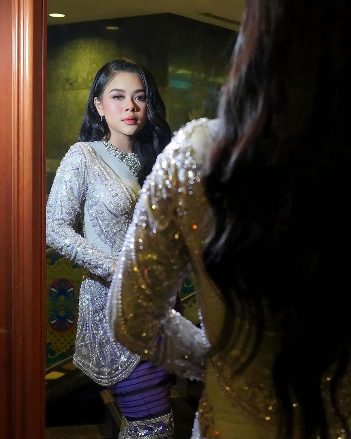 Sering Tampil Dengan Kebaya