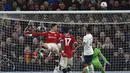 Manchester United kembali unggul di menit 82. Memanfaatkan sepak pojok, Ronaldo yang tidak terkawal dengan baik berhasil menanduk bola dengan sempurna ke gawang Lloris. (AP Photo/Rui Viera)