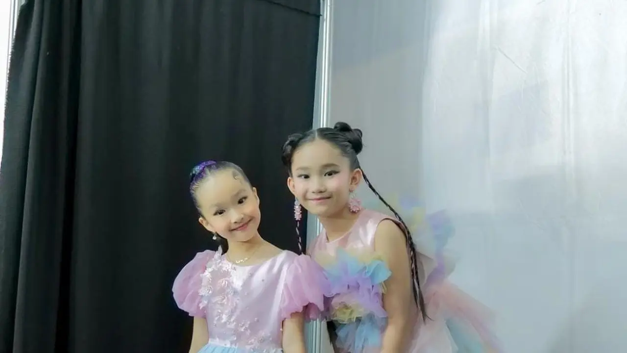 Bilqis dan Thalia Gunakan Pakaian yang Mirip Disangka Kembaran