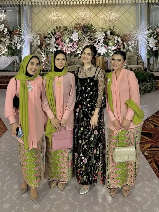 Syifa Hadju saat Temani El Rumi Kondangan Adat Betawi. [@elelrumi]